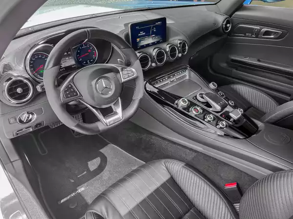 Mercedes-Benz AMG GT S AMG RIDE CONTROL° AMG 19° BURMESTER° - Photo 2