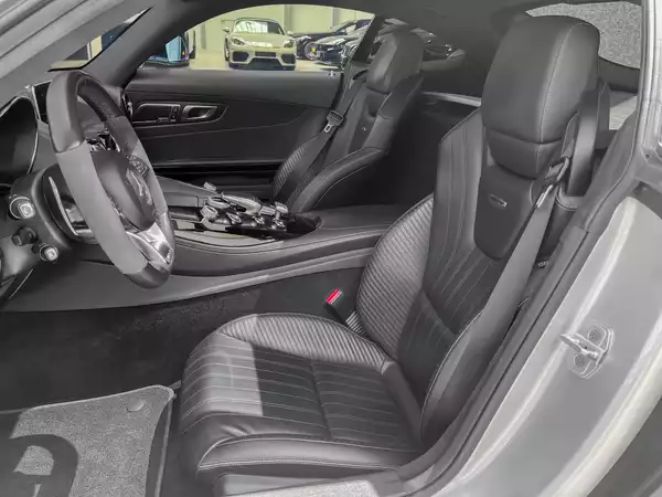 Mercedes-Benz AMG GT S AMG RIDE CONTROL° AMG 19° BURMESTER° - Photo 3