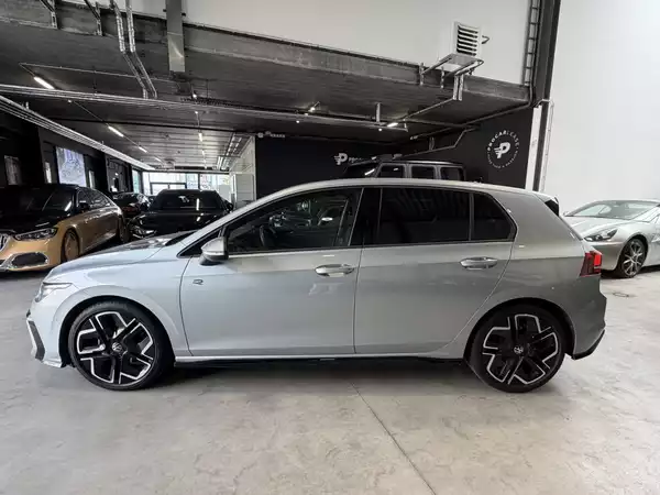 Volkswagen Golf Golf VIII Lim. 1.5 eTSI R-Line - Photo 3