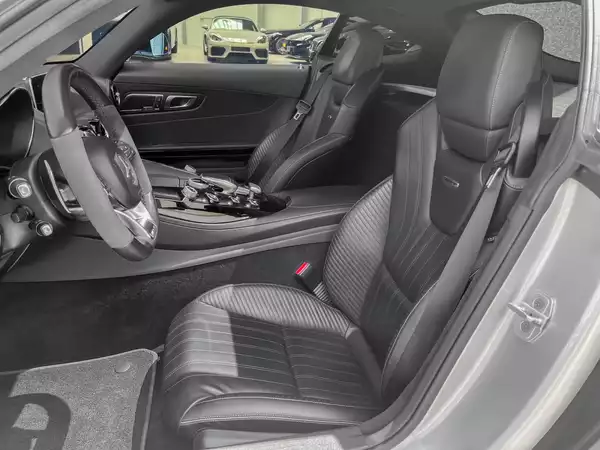 Mercedes-Benz AMG GT S AMG RIDE CONTROL° AMG 19° BURMESTER° - Photo 3