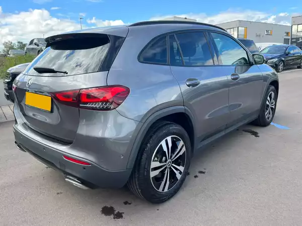 Mercedes-Benz GLA 180 GLA 180/APPLECARPLAY/AMG/18/KAMERA/LED/MERCEDES SERVICE - Photo 2
