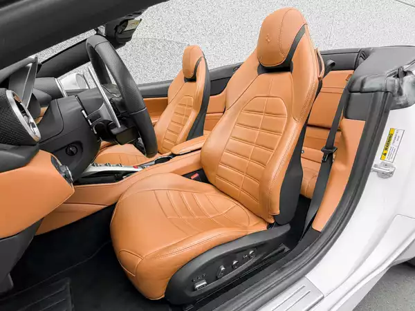 Ferrari California California T / 3.9 V8 / 4-Sitzer / - Photo 3