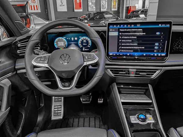 Volkswagen Tiguan Tiguan 2.0 TDI/DSG/4Motion R-Line/ AHK/Pano/360°/Leder/VOLL - Photo 2