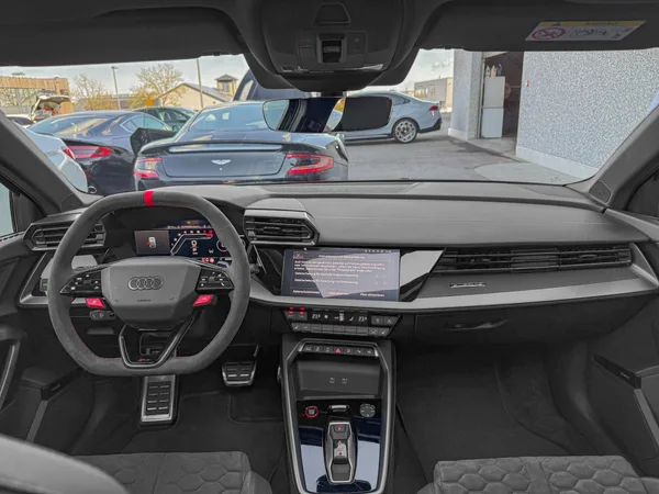Audi RS3 2.5 TFSI SPORTBACK QUATTRO/ GARANTIE 5/Pano/19/360°/SONOS/SCHALE S - Photo 2