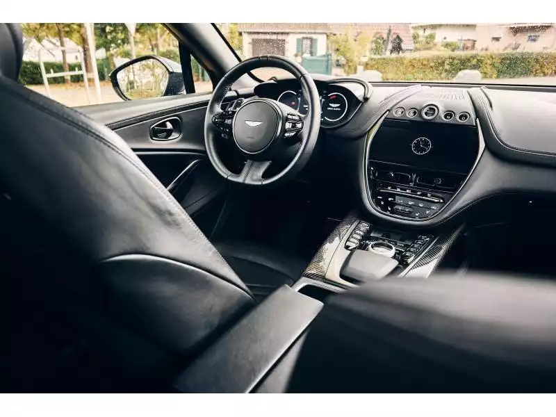 Aston Martin DBX - Photo 1