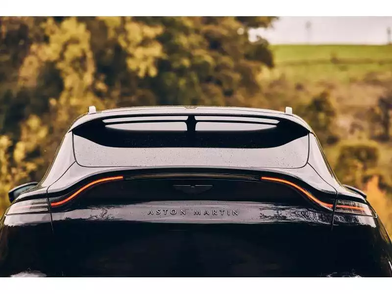 Aston Martin DBX - Photo 1