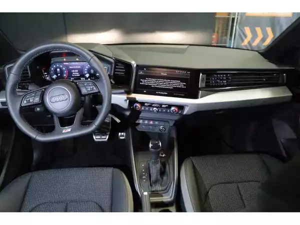 Audi Q2 35 TFSI S Tronic - Photo 2
