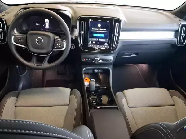 Volvo XC40 Dark - Photo 2