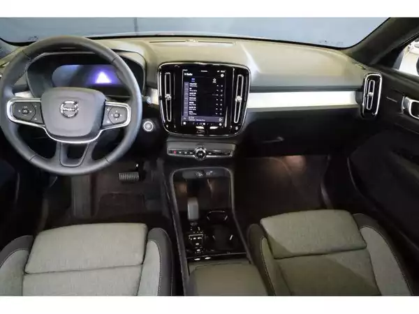 Volvo XC40 Plus - Photo 2