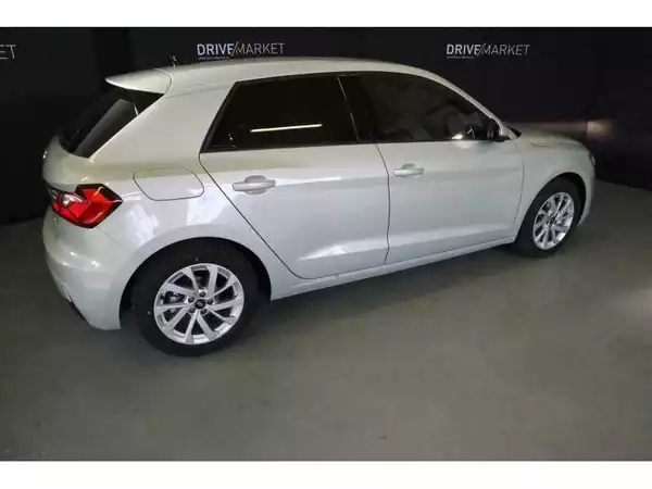 Audi A1 Advanced - Photo 2