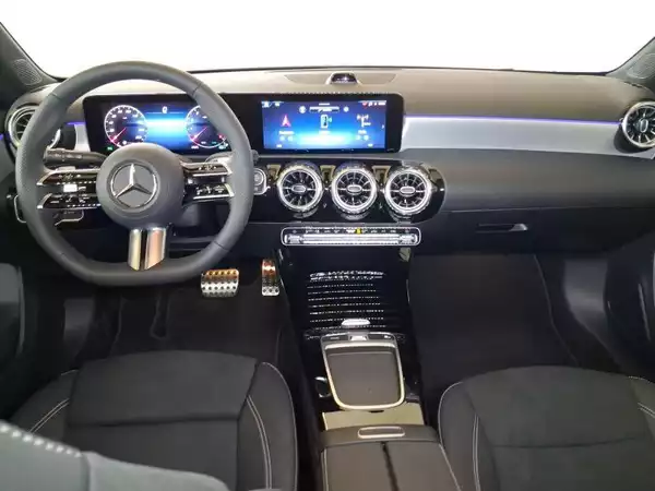 Mercedes-Benz A 200 AMG Line - Photo 2