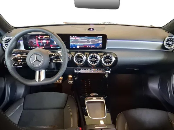 Mercedes-Benz A 200 AMG Line - Photo 2