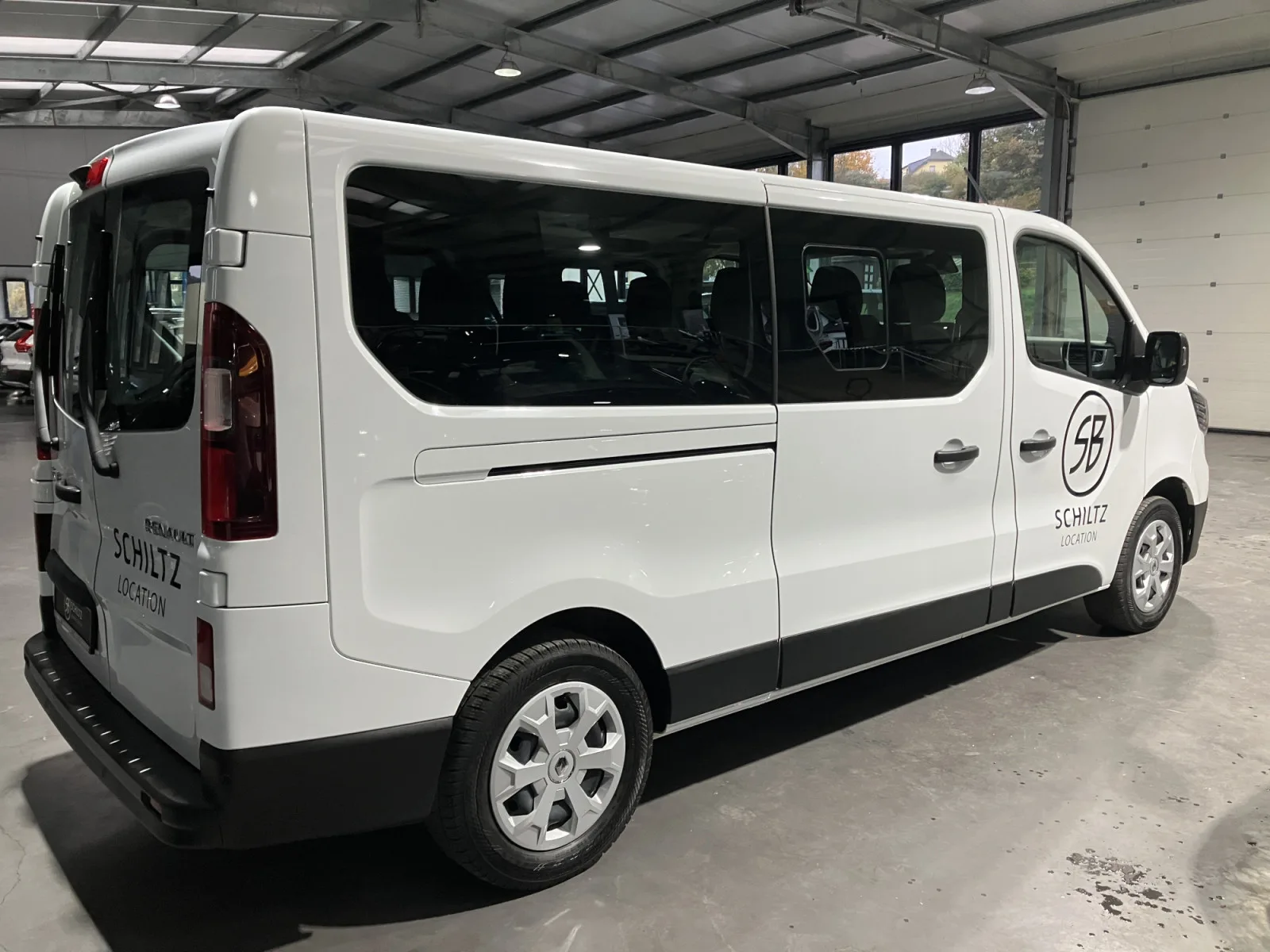 Renault Trafic 2.0 dCi Passenger L2H1 9 Seats - Photo 1