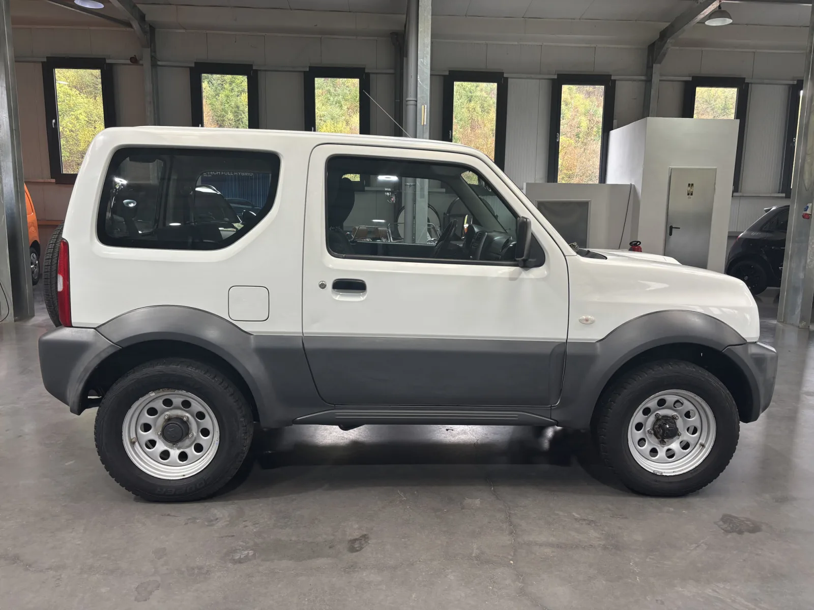 Suzuki Jimny 1.3 JL - Photo 1