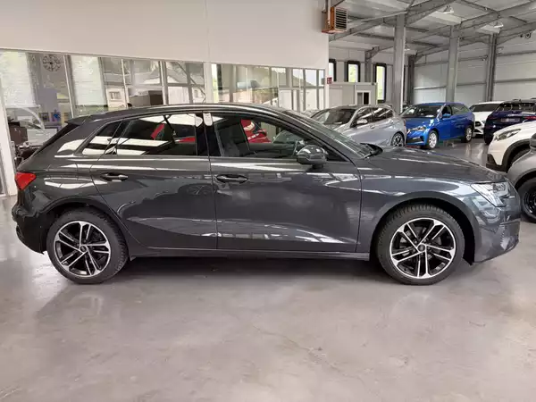 Audi A3 2.0 TDi 116HP - Photo 2