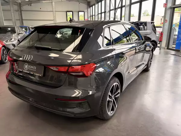 Audi A3 2.0 TDi 116HP - Photo 2