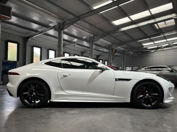 Jaguar F-Type 3.0L SC V6 AWD S - Photo 2