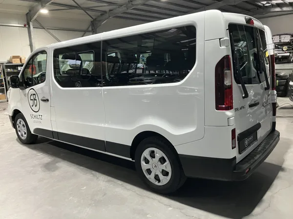 Renault Trafic 2.0 dCi Passenger L2H1 9 Seats - Photo 2