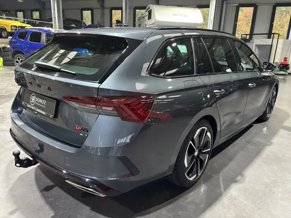Skoda Octavia VRS 2.0 TSI 245 AT - Photo 2