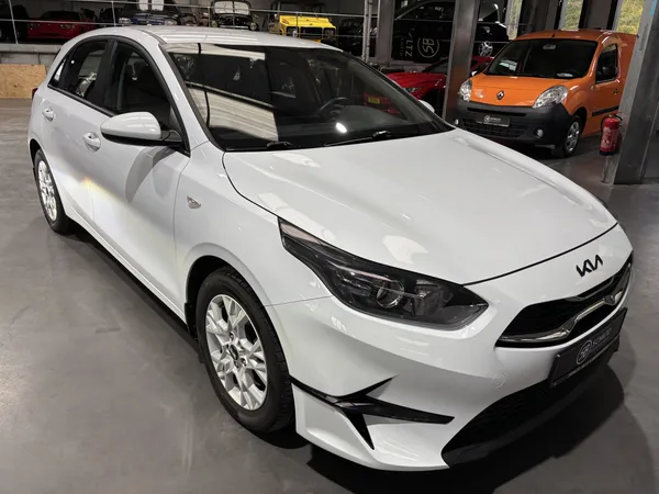 Kia Ceed 1.5 T VISION - Photo 1