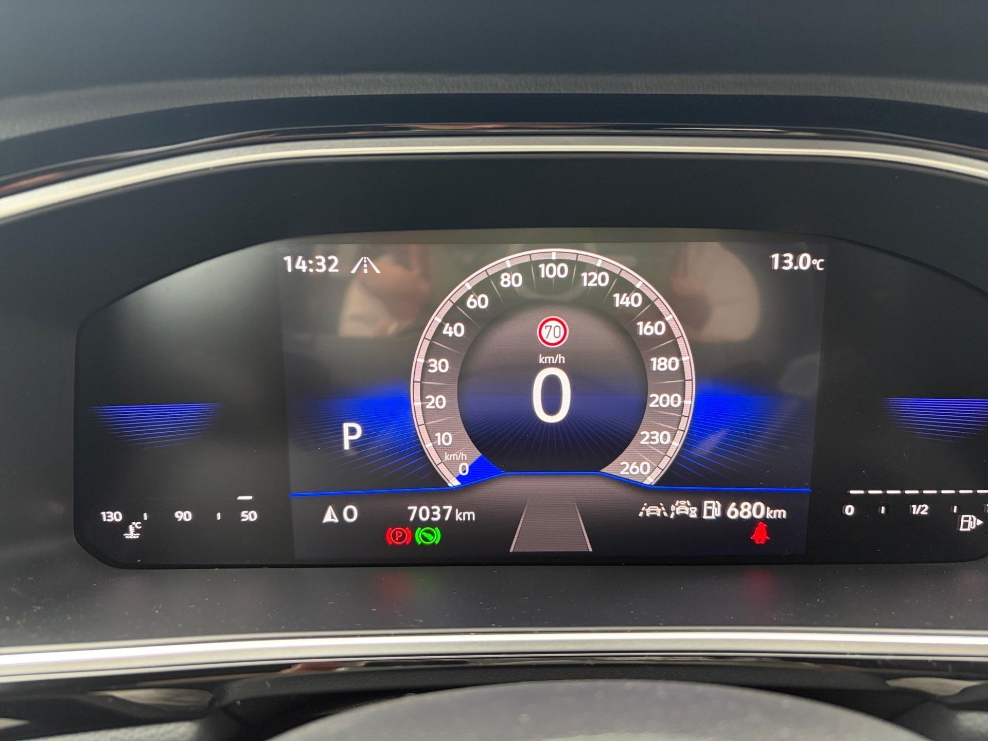 Volkswagen T-Roc R-line 1.5L - Photo 1