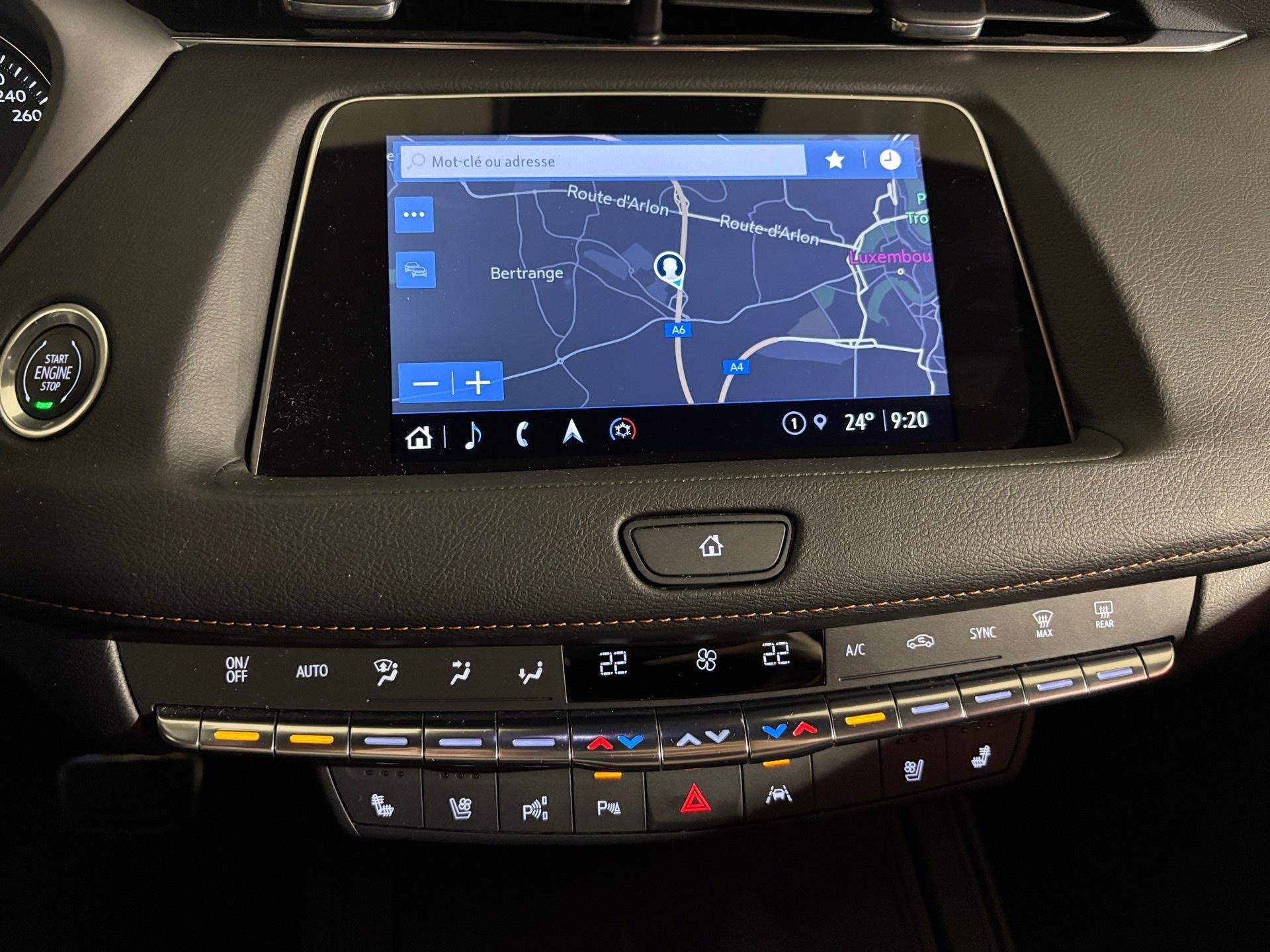 Cadillac XT4 2.0 SPORT 4WD - Photo 2
