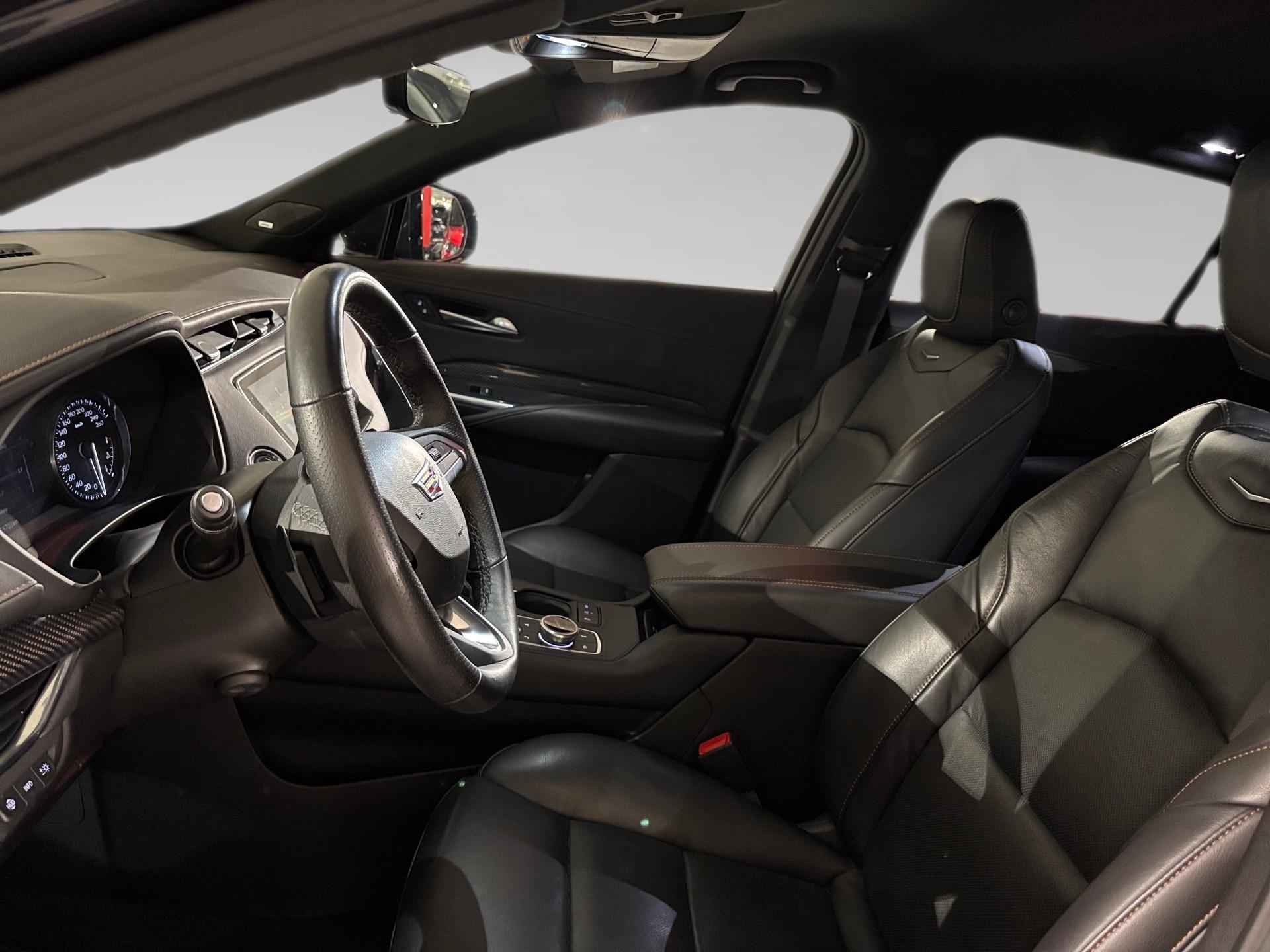 Cadillac XT4 2.0 SPORT 4WD - Photo 3