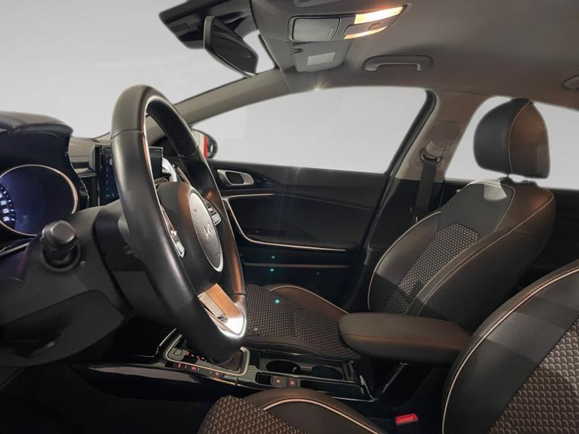 Kia XCeed 1.5 T-GDi 140 DCT Pulse - Photo 2