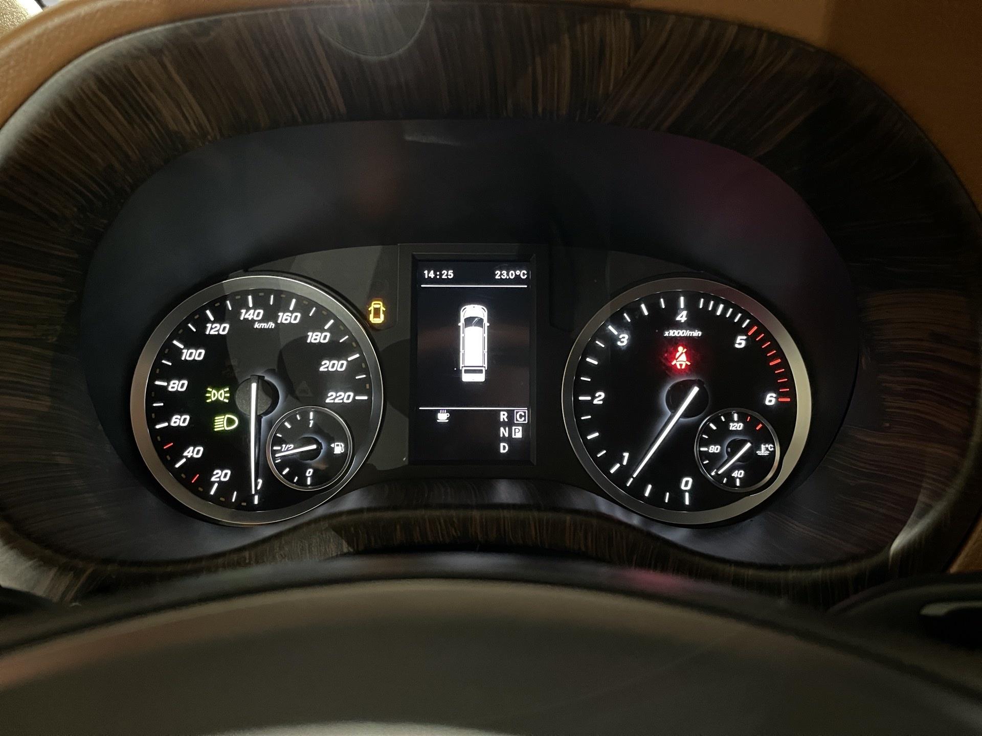 Mercedes-Benz Vito 2.0 Vito TOURER EDITION VIP 8 PLACES - Photo 2