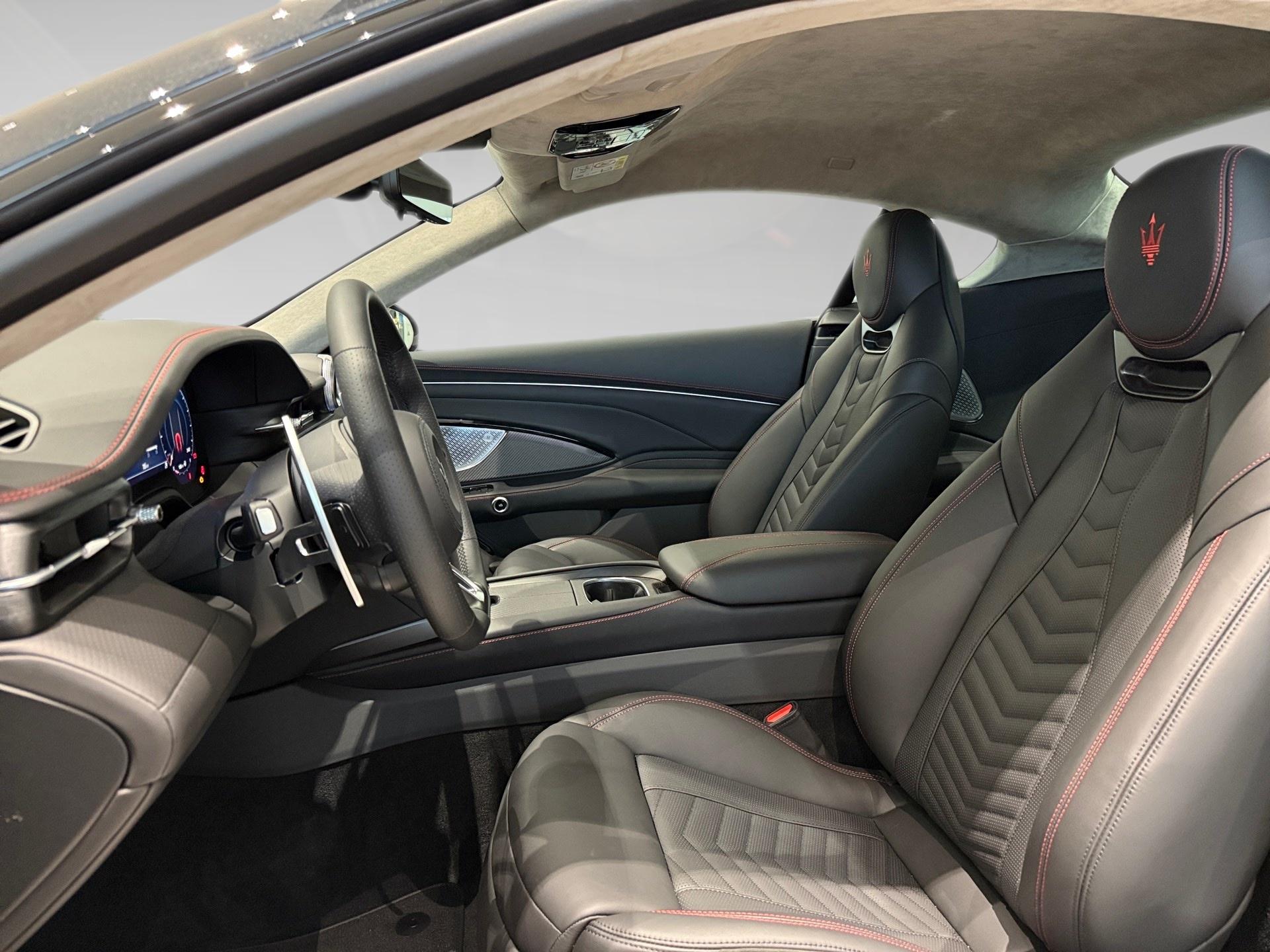 Maserati GranTurismo 3.0 V6 Trofeo 4x4 Aut. - Photo 3