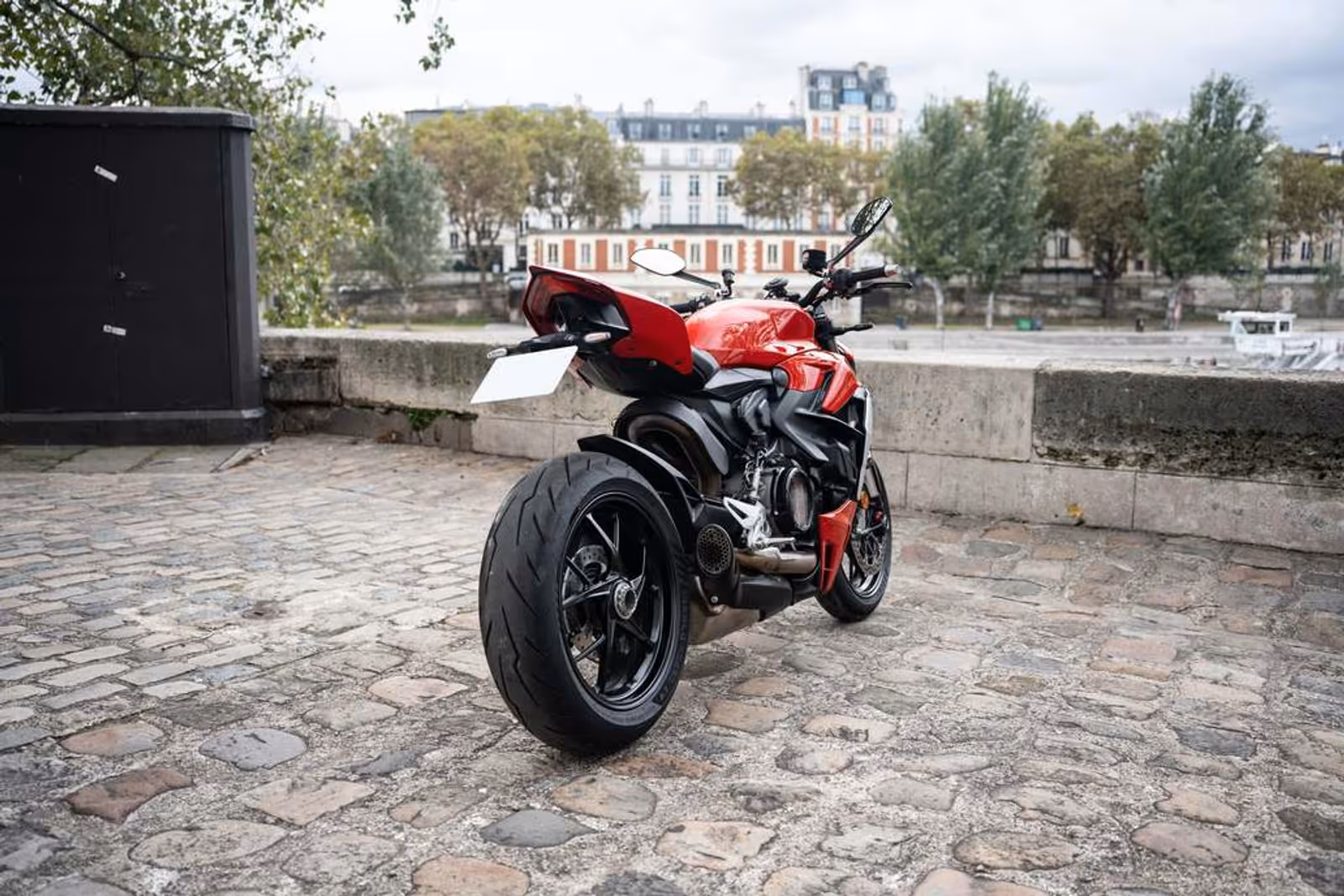 Ducati Streetfighter V2 - Photo 1