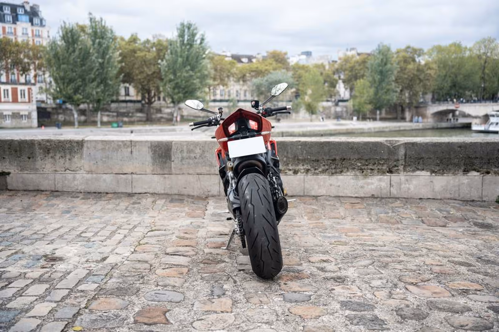 Ducati Streetfighter V2 - Photo 1