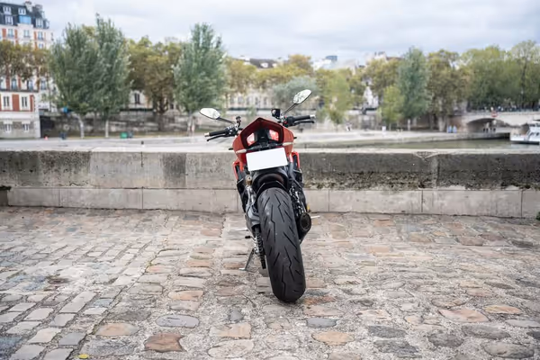 Ducati Streetfighter V2 - Photo 2