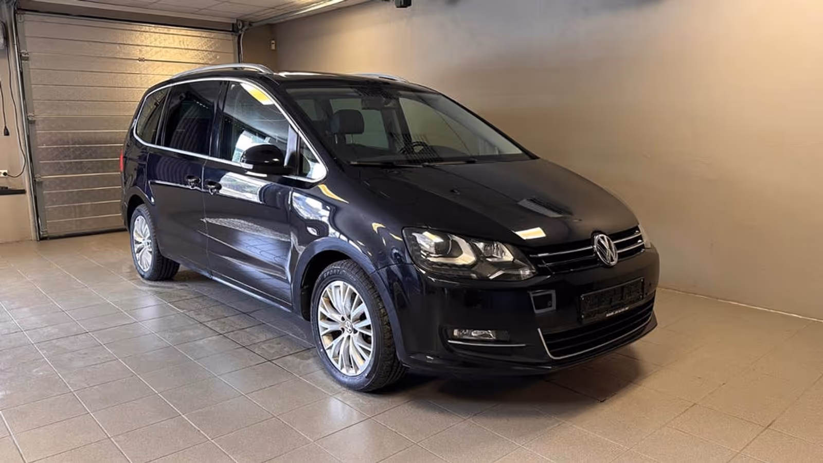 Volkswagen Touran - Photo 1
