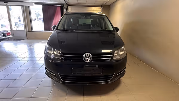 Volkswagen Touran - Photo 2