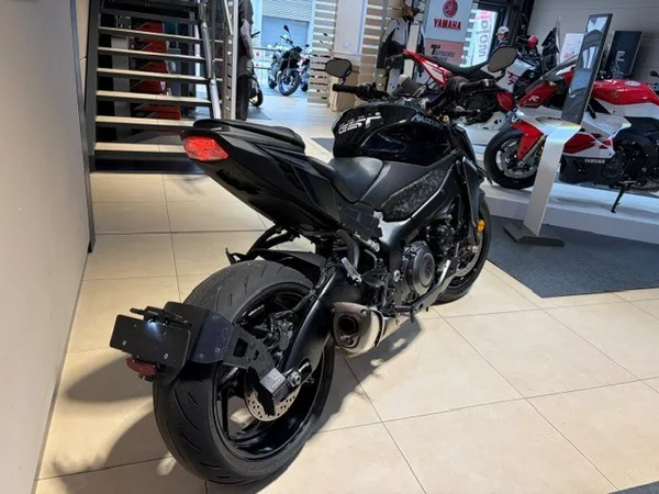 Suzuki GSX-S 1000 - Photo 2