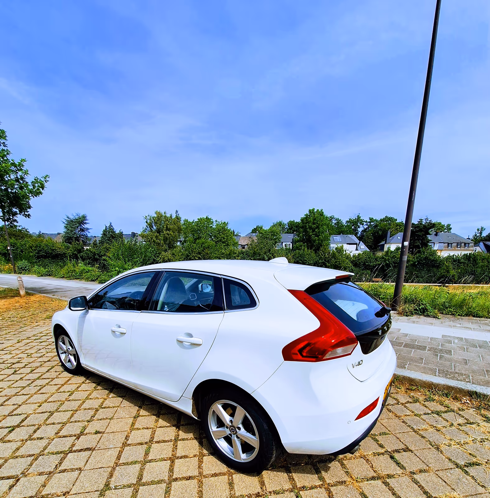 Volvo V40 Momentum - Photo 1