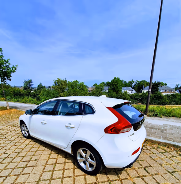 Volvo V40 Momentum - Photo 2