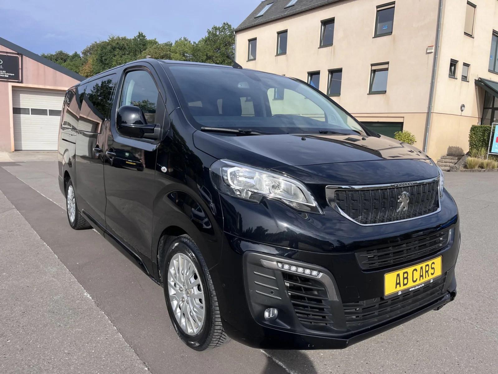 Peugeot Traveller 2.0 BlueHDi EAT8 8pl.L3H1 - Photo 1