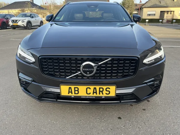 Volvo V90 B4 D 4x4 Geartronic R-Design Pano - Photo 2