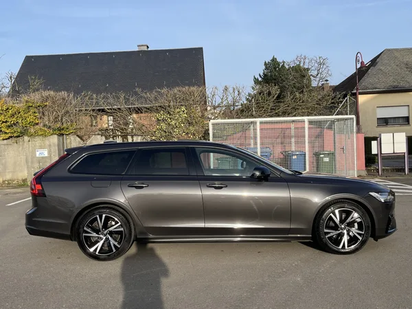 Volvo V90 B4 D 4x4 Geartronic R-Design Pano - Photo 3