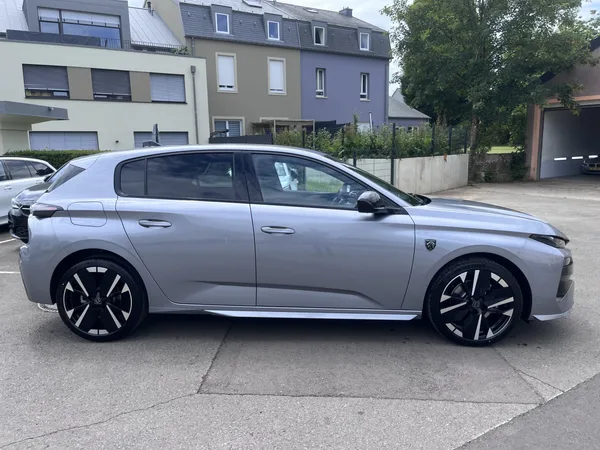 Peugeot 308 1.5 BlueHDi S&S 130 Cv EAT8 - Photo 3