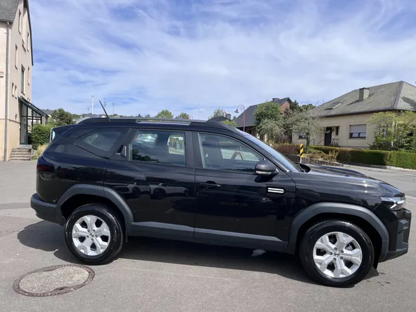 Dacia Bigster 1.2 Mild Hybrid 140 Essential - Photo 3