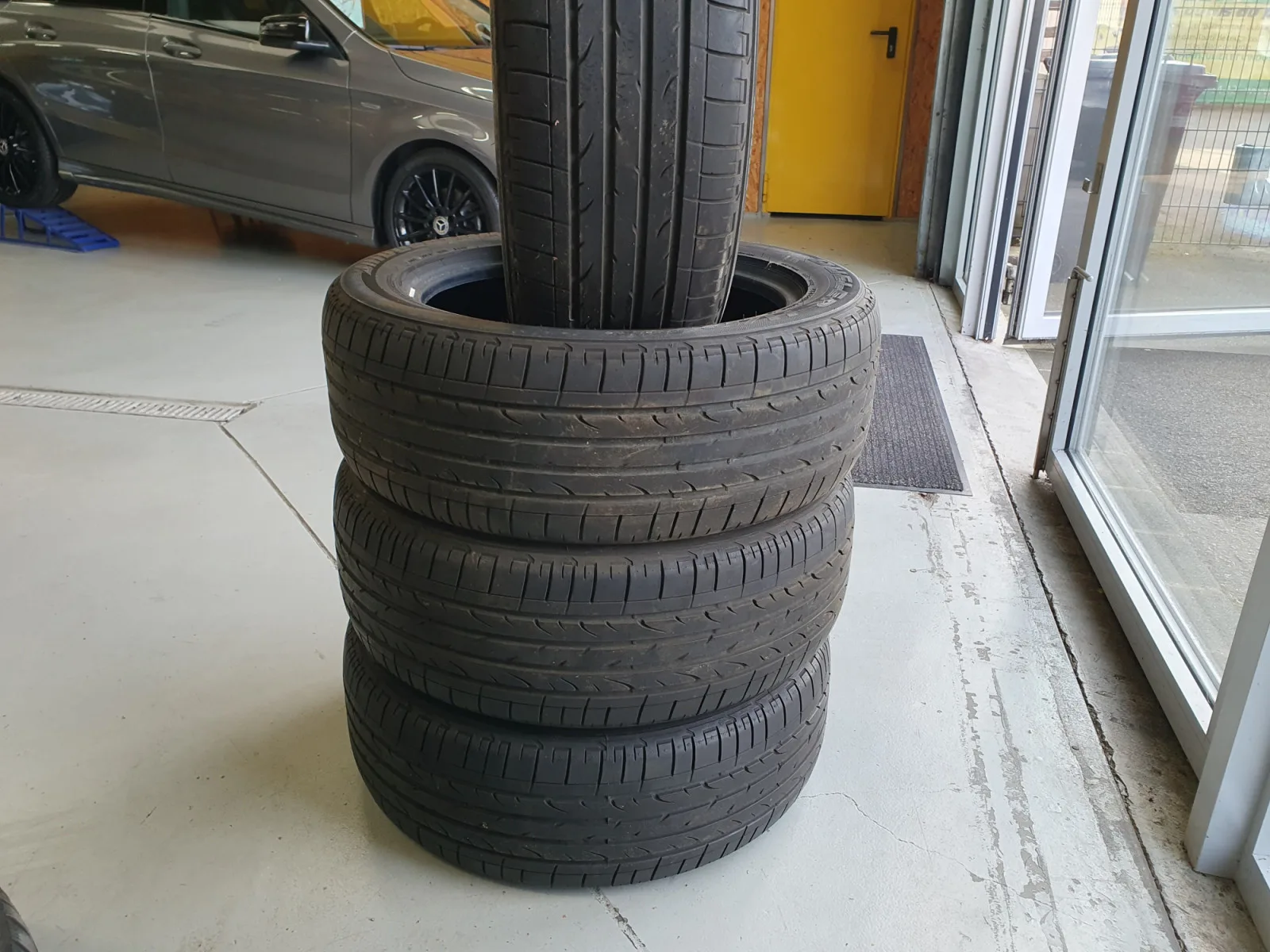 Pneus été 19 235/55 R19 101W - Photo 1