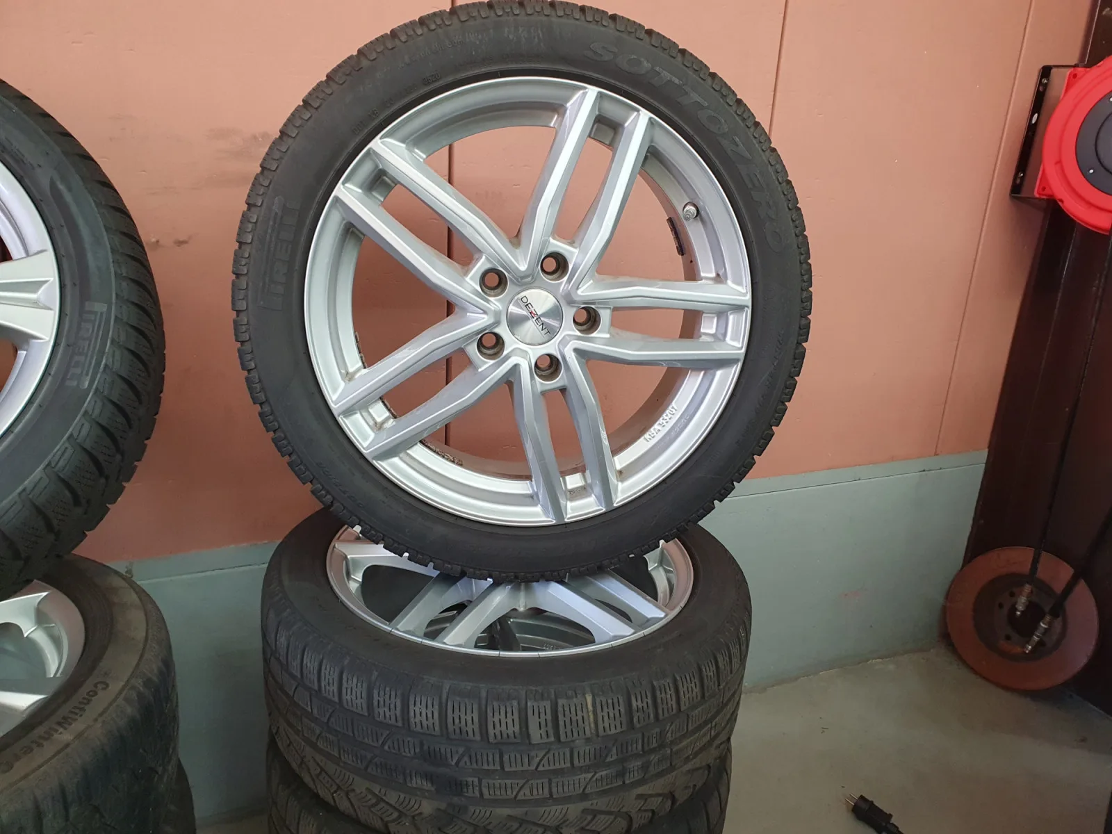 Jantes alu + Pneus hiver 17 225/45 R17 94H - Photo 1