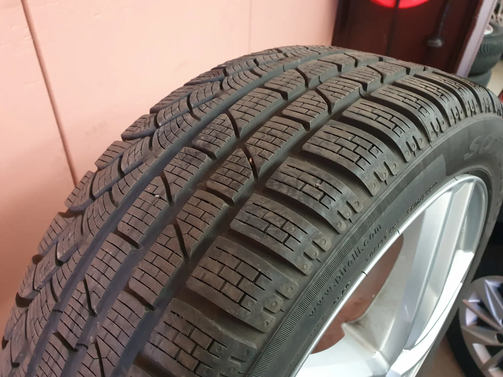 Jantes alu + Pneus hiver 17 225/45 R17 94H - Photo 1