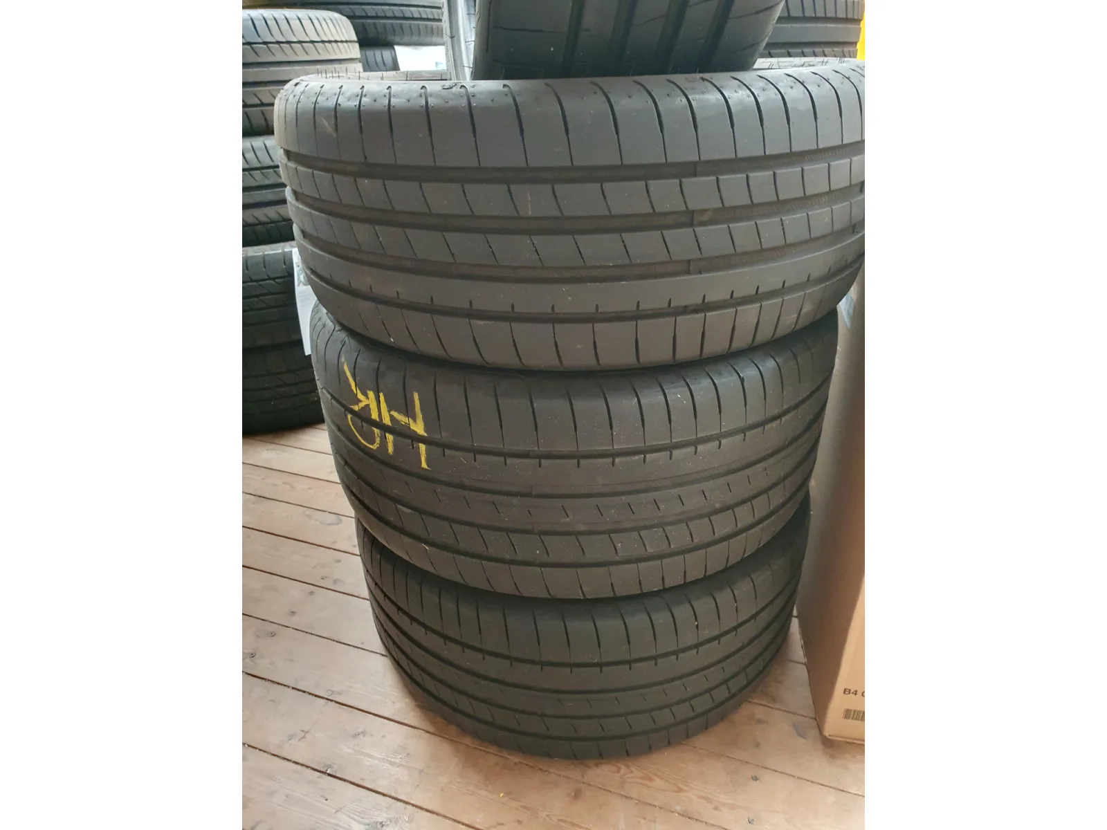 Pneus été 18 245/45 R18 100Y - Photo 1
