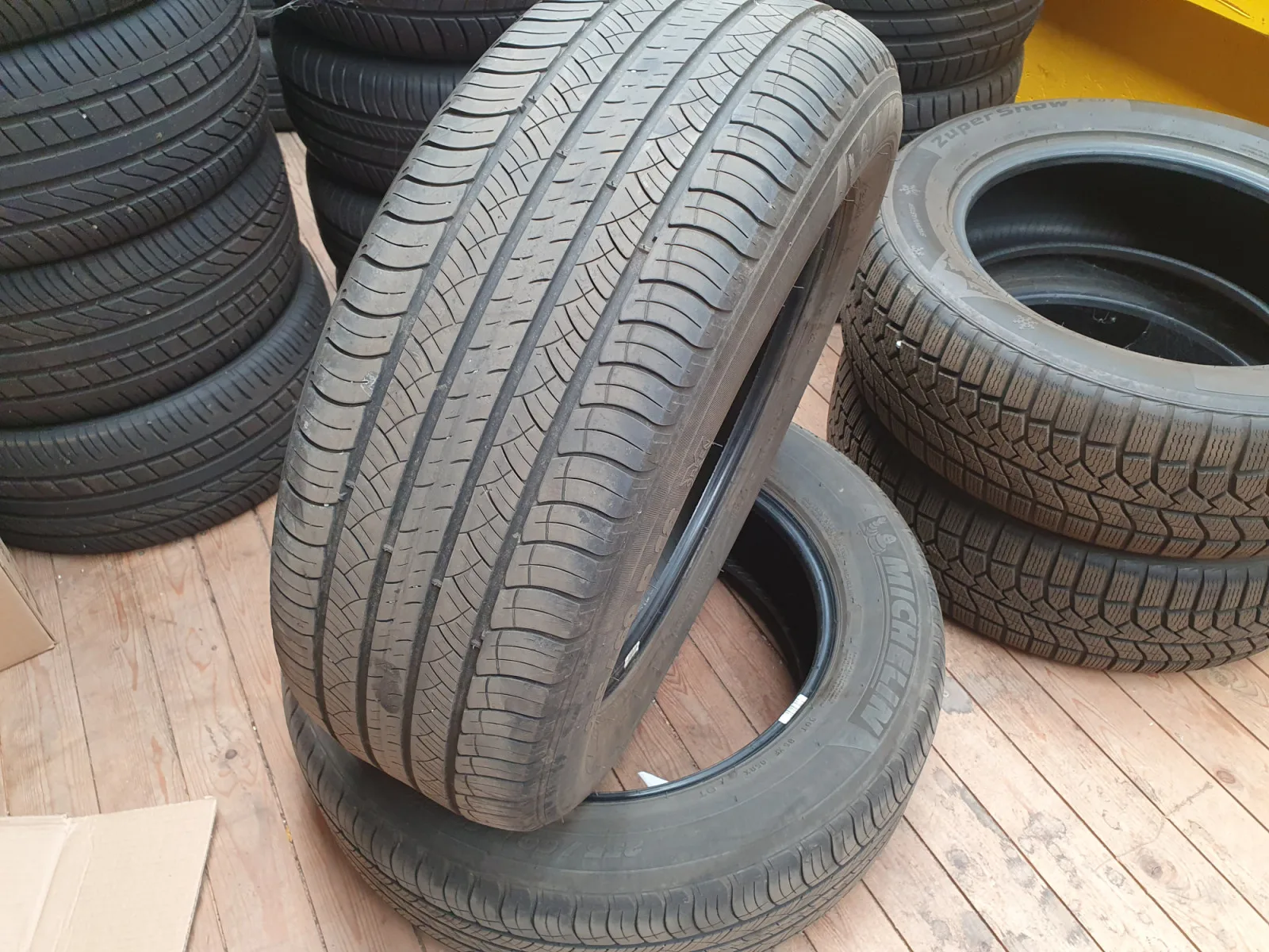 Pneus été 18 235/60 R18 107V - Photo 1