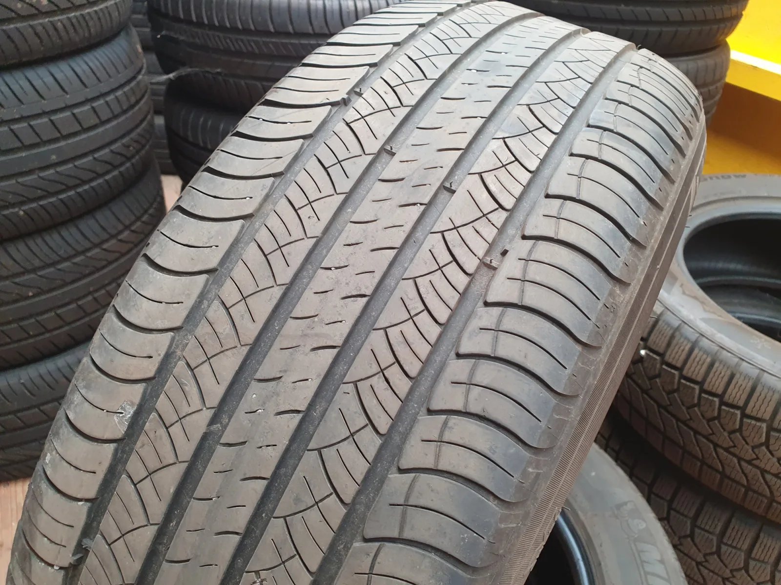 Pneus été 18 235/60 R18 107V - Photo 1
