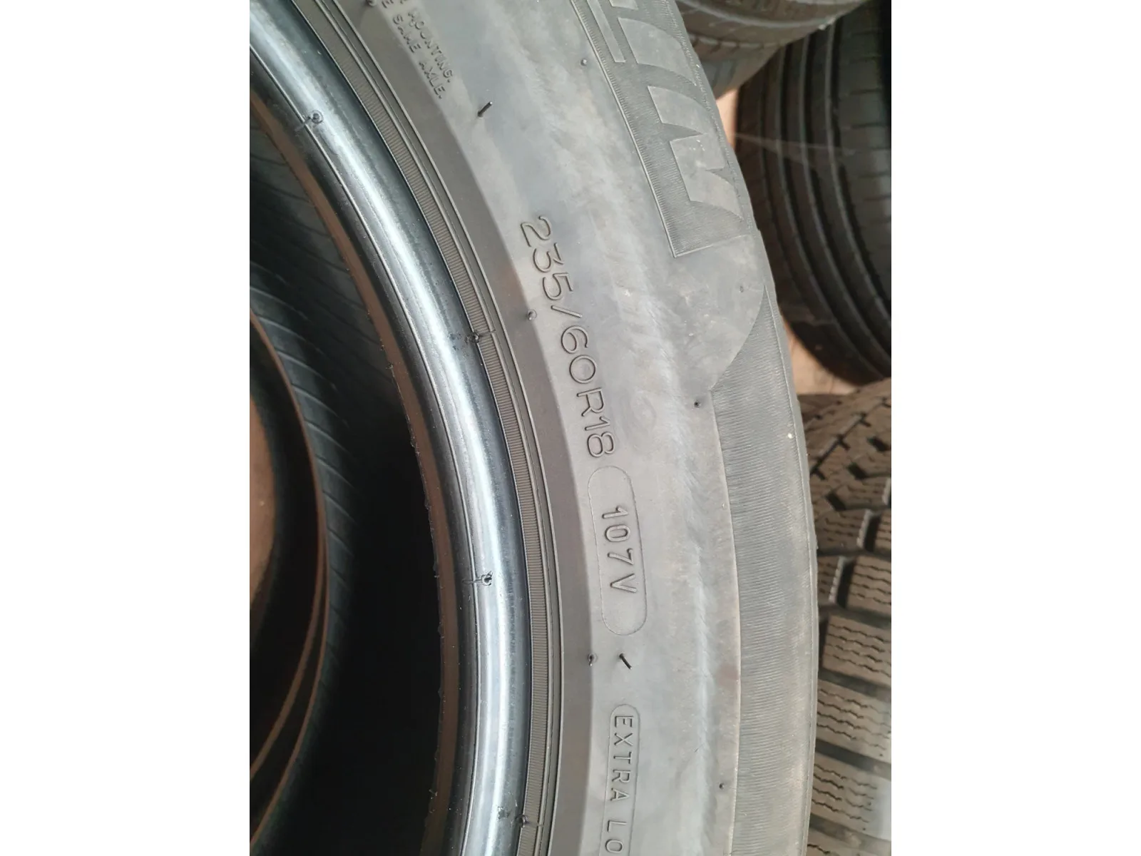 Pneus été 18 235/60 R18 107V - Photo 1